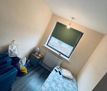 4 Bed Semi-Detached House, Pomfret Avenue, LU2 - Photo 6