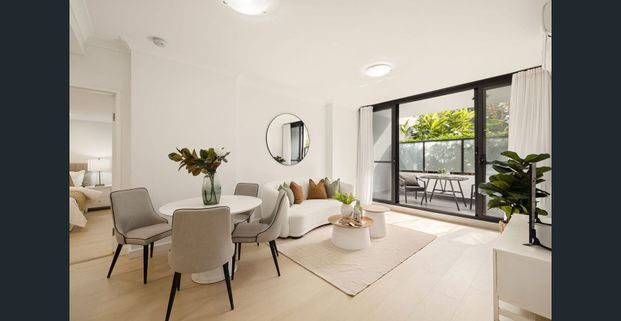 Modern villa-style apartment with lush garden views - Photo 1