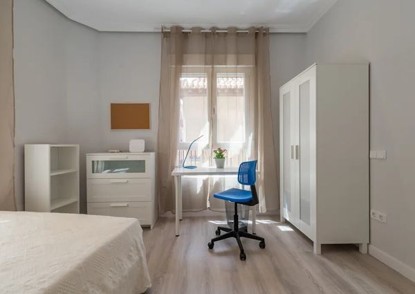 Calle Montserrat, Madrid, Community of Madrid 28015