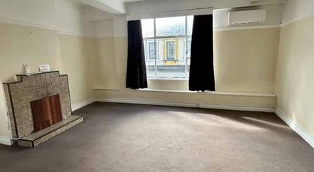 Cuba Street two-bedroom flat - Photo 3