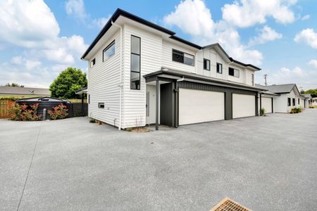 Welcome to Unit 5, 13 Perth Street – a beautifully designed townhouse positioned in one of Rangeville’s most desirable pockets. - Photo 2