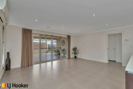 Family home with room to move. - Photo 2