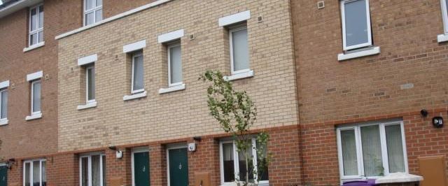 3 bedroom terraced house to rent - Photo 1