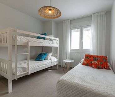 Luxury Townhouse for rent in Casares, Andalusia - Photo 2