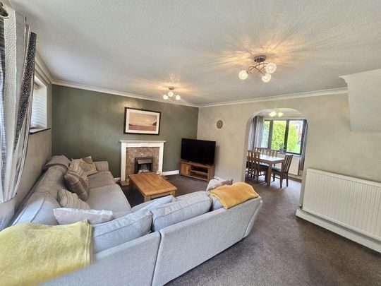 4 bedroom detached house to rent - Photo 1