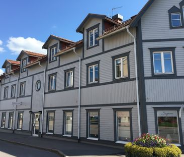 Ljus och mysig tvåa en trappa upp – hiss, fiber och bekvämt läge! - Foto 1
