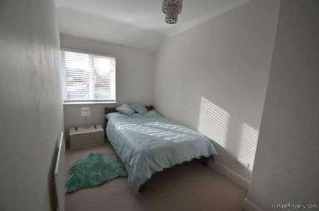 3 bedroom property to rent in Addlestone - Photo 5