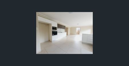 Stylish Family Home in Forestville - For Rent - Photo 4