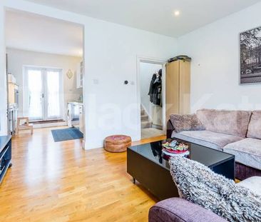 Spacious 1 bedroom flat to rent mins away from Regents Park - Photo 3