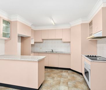 Modern 3-Bedroom Townhouse Close to University and CBD - Photo 2
