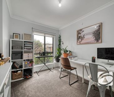 MODERN, LIGHT FILLED & CONVENIENT - Photo 5