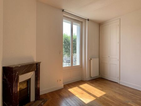 A LOUER - APPARTEMENT T3 - ROANNE SECTEUR GARE - Photo 2