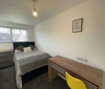 1 bedroom in a house share to rent - Photo 2