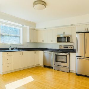 App. 2 chambres + Jardin à louer à 5min du Metro Jolicoeur - Photo 2