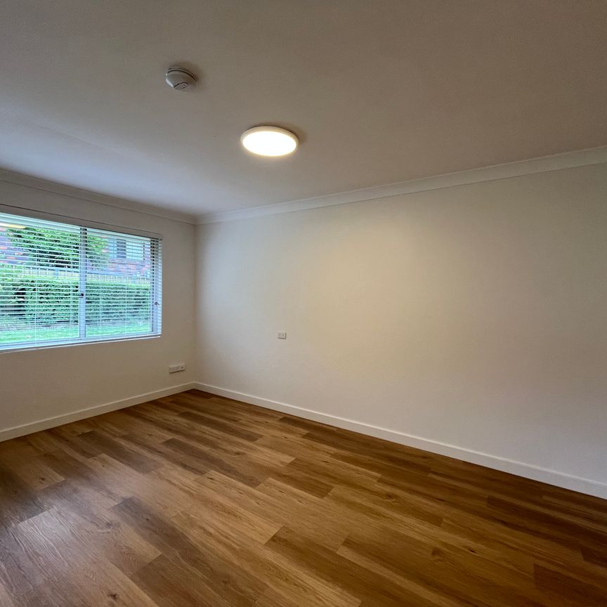 Renovated 1 bedroom flat under affordable housing for lease - Photo 1