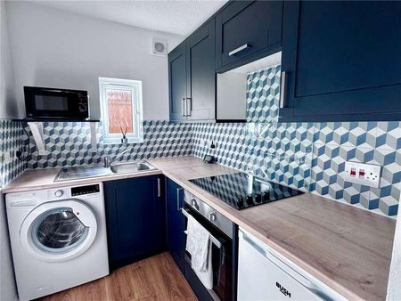 Meon Close, Petersfield, Hampshire, GU32 - Photo 5