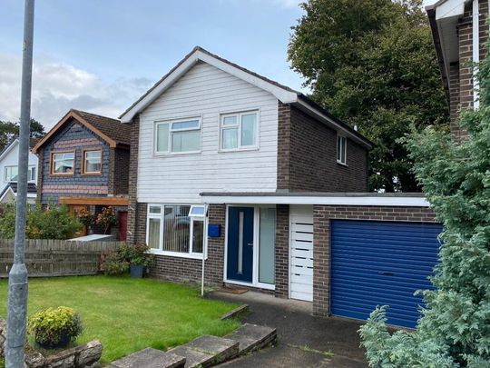 66 Woodview Crescent, Lisburn, BT28 1LF - Photo 1