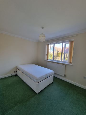 Detached 3-bed bungalow in Wenhaston, with garage near Southwold &Halesworth - Photo 4