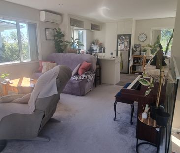 3 bedroom in Totara Vale - Photo 3