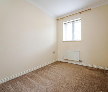 2 bedroom coach house to rent - Photo 2