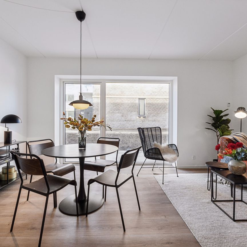 Skøn og lækker 2-værelses lejlighed med altan - Photo 1