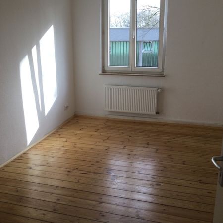 3- Zimmerwohnung mit abgeschliffenen Dielen und Balkon - Foto 3