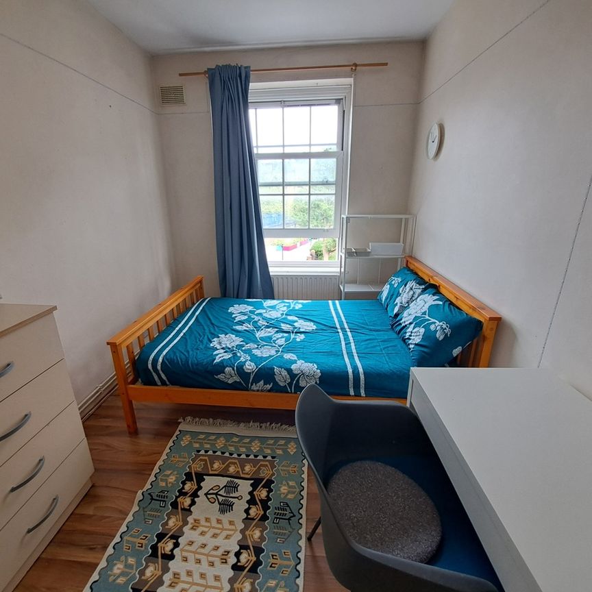 Room in a Shared Flat, Lockwood House, SE11 - Photo 1