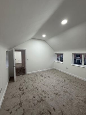 3 Bed Terraced House, Hampton Works, SW14 - Photo 1