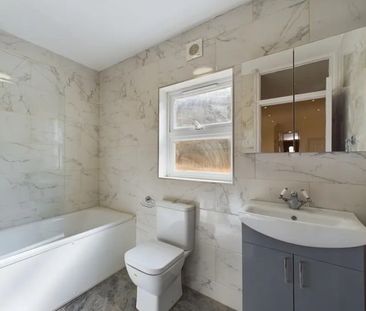 Room in a Shared Flat, Penwith Road, SW18 - Photo 4