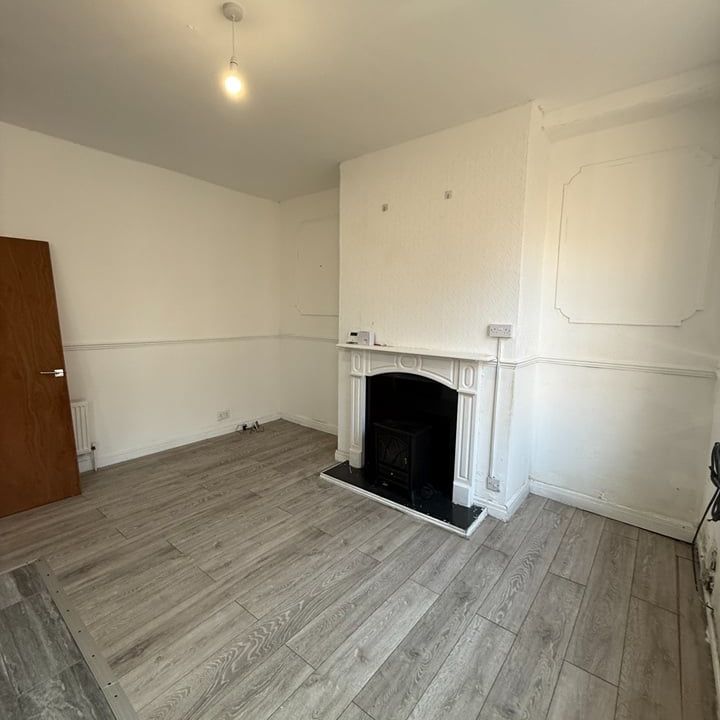 2 Bed Terraced House, Brompton Grove, LS11 - Photo 1