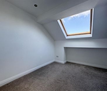 3 bedroom flat to rent - Photo 4