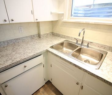 ** ALL INCLUSIVE ** Spacious 1 Bedroom Apartment!! - Photo 1