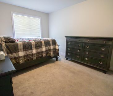 **STUNNING** 3 Bedroom Semi Detached Home in St. Catharines!! - Photo 5