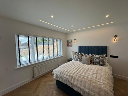 1 bedroom in a house share to rent - Photo 2