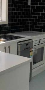 Recently Renovated, Modern design, Peaceful living. - Photo 3