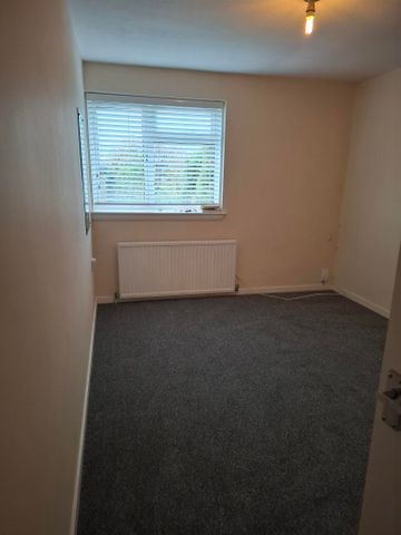 Two bedroom terraced house in Winklebury, Basingstoke - Photo 3