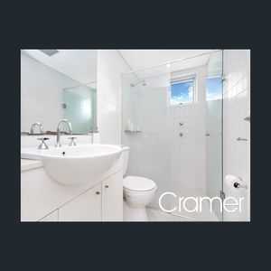 URBAN OASIS DESIGNER APARTMENT IN LEXINGTON, MOMENTS FROM RUSHCUTTERS BAY PARK. WITH PARKING. - Photo 2