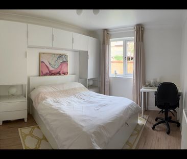 Room in a Shared Flat, Monmouth Grove, TW8 - Photo 4
