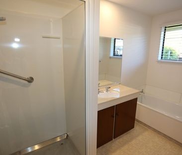 Somerfield – 3 Bedroom Renovated unit, Single Garage - Photo 3