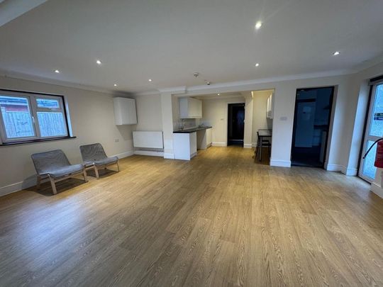 1 bedroom in a house share to rent - Photo 1