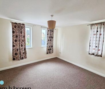 Chafford Hundred - Photo 2