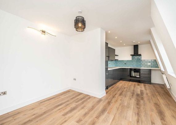 Balham High Road, SW17 7HD, London - Photo 1