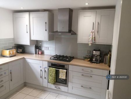 3 bedroom maisonette to rent - Photo 3