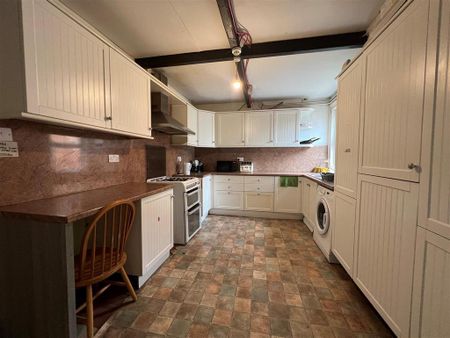 1 bedroom in a house share to rent - Photo 3