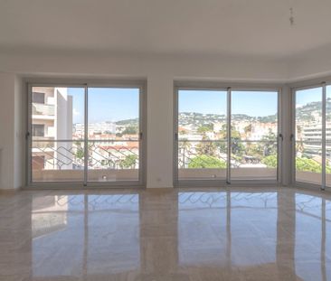 Location Appartement 3 pièces 89m² CANNES 06400 - Photo 2