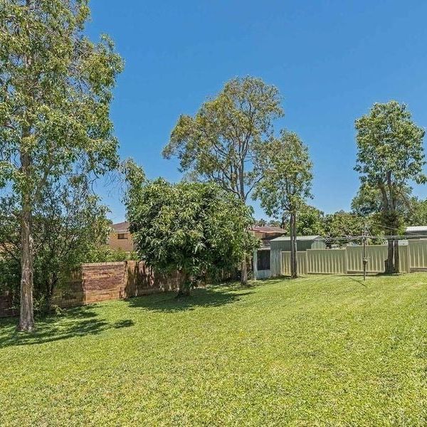 Renovated home with bright and airy surroundings! Pets considered!! - Photo 1