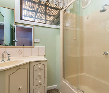 36 Blazey Rd, Croydon South VIC 3136 - House For Rent | Domain - Photo 3