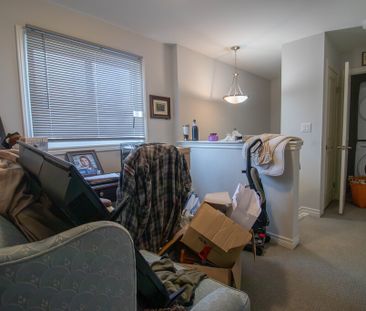 Charming 3 bedroom townhouse in Welland!! - Photo 4