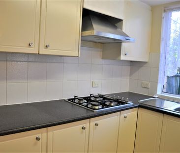 Spacious Townhouse Walk to Epping Station - Photo 3