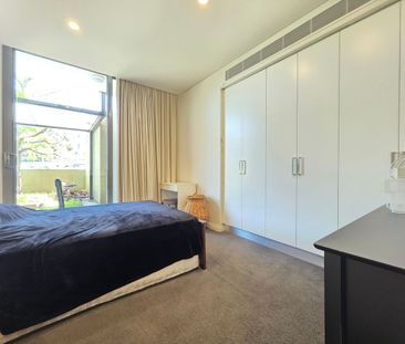 Furnished, large Ground floor apartment with 2 car spaces - Photo 1